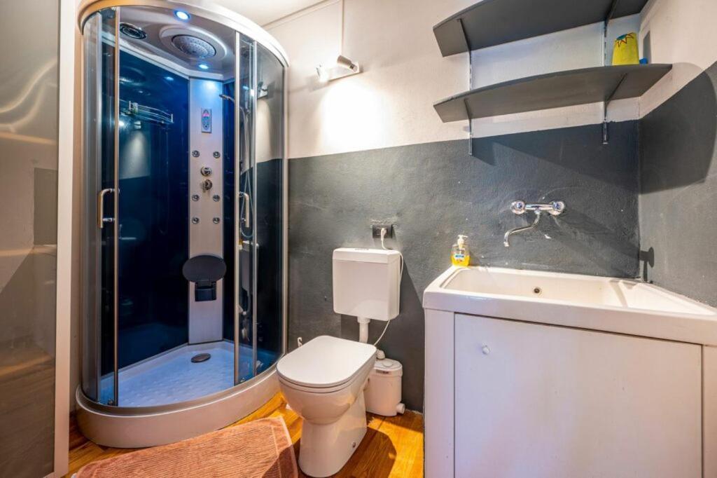 Villa Iris -Pet Friendly Stay - Garden - Private Parking- Bike Friendly Holiday House Colico Exteriér fotografie